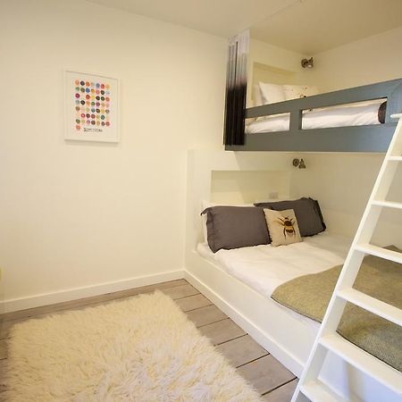 Old Town Castle View Apartment Edinburgh Bagian luar foto