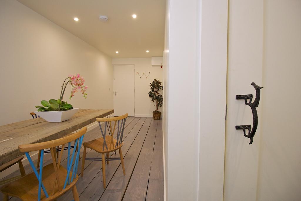 Old Town Castle View Apartment Edinburgh Bagian luar foto