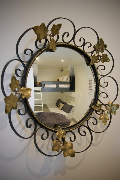 Old Town Castle View Apartment Edinburgh Bagian luar foto