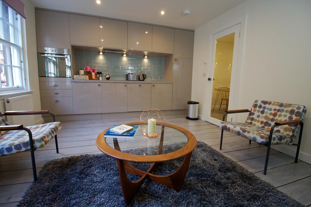 Old Town Castle View Apartment Edinburgh Bagian luar foto